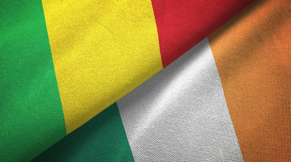 Malí e Irlanda dos banderas tela textil, textura de la tela —  Fotos de Stock