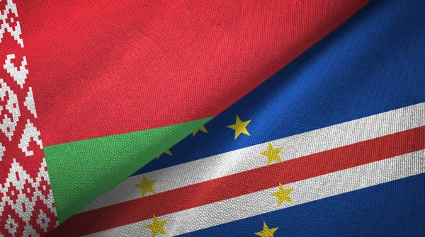 Bielorrusia y Cabo Verde dos banderas tela textil, textura de la tela — Foto de Stock