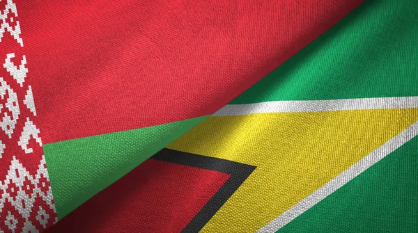 Bielorrússia e Guiana duas bandeiras de pano têxtil, textura de tecido — Fotografia de Stock