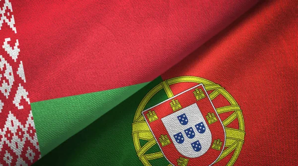 Vitryssland och Portugal två flaggor textil tyg, tyg konsistens — Stockfoto