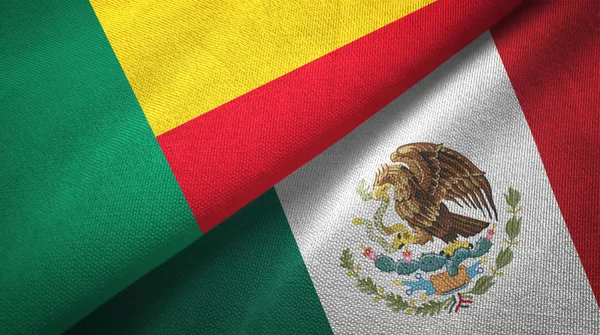 Benin y México dos banderas de tela textil, textura de la tela —  Fotos de Stock