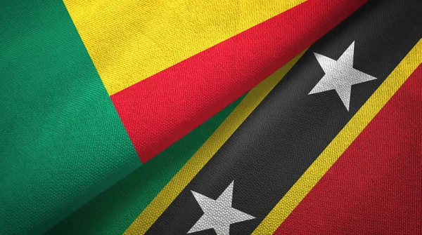 Benin e Saint Kitts e Nevis due bandiere tessuto, tessitura del tessuto — Foto Stock