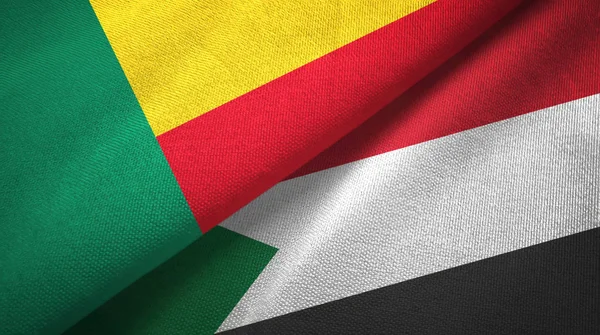 Benin e Sudan due bandiere tessuto, tessitura del tessuto — Foto Stock