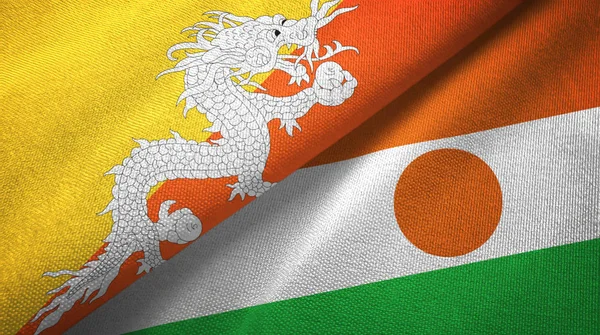 Bhutan en Niger twee vlaggen textiel doek, weefsel textuur — Stockfoto