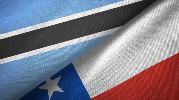 Botswana en Chili twee vlaggen textiel doek, weefsel textuur — Stockfoto