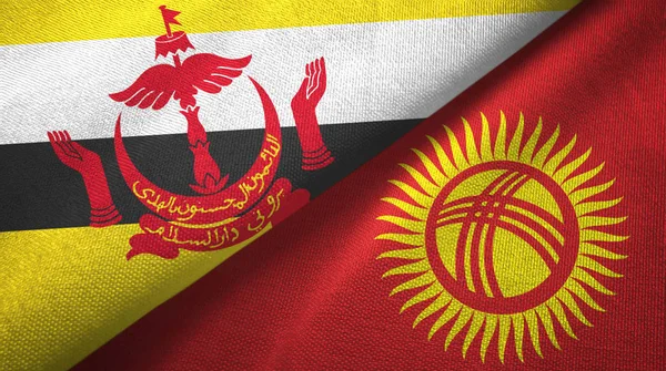 Brunei y Kirguistán dos banderas tela textil, textura de la tela — Foto de Stock