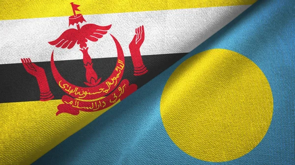 Brunei e Palau duas bandeiras de pano têxtil, textura de tecido — Fotografia de Stock