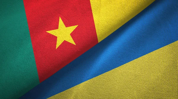 Kameroen en Oekraïne twee vlaggen textiel doek, weefsel textuur — Stockfoto