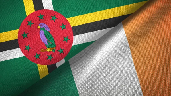 Dominique et l'Irlande deux drapeaux tissu textile, texture du tissu — Photo