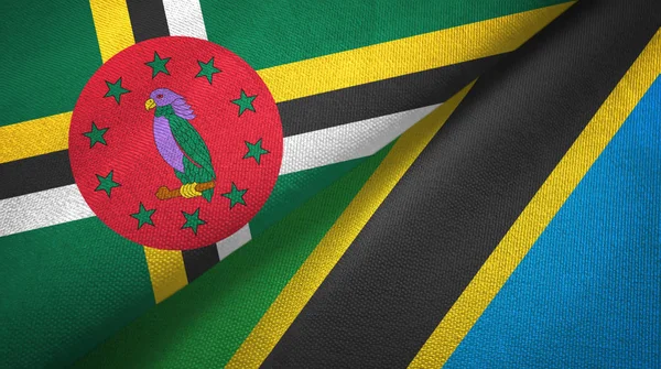 Dominique et Tanzanie deux drapeaux tissu textile, texture du tissu — Photo