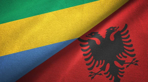 Gabón y Albania dos banderas tela textil, textura de la tela — Foto de Stock