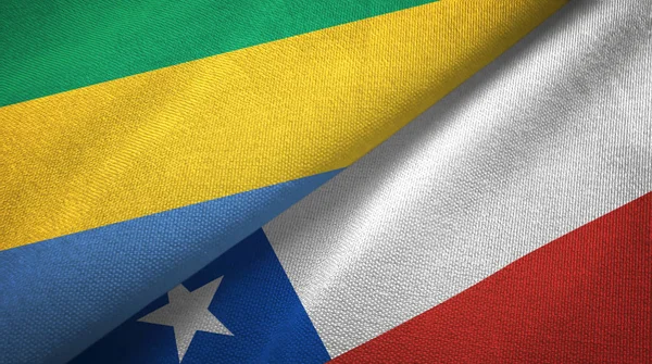Gabon i Chile dwie flagi tkanina tekstylna, tekstura tkaniny — Zdjęcie stockowe