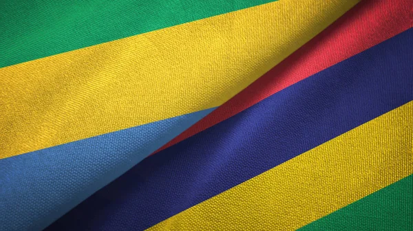 Gabon och Mauritius två flaggor textil trasa, tyg konsistens — Stockfoto