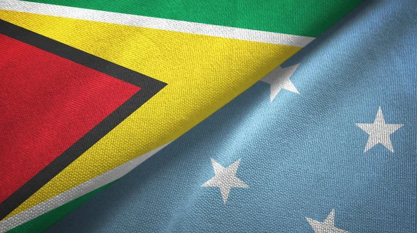 Guyana y Micronesia dos banderas tela textil, textura de la tela —  Fotos de Stock