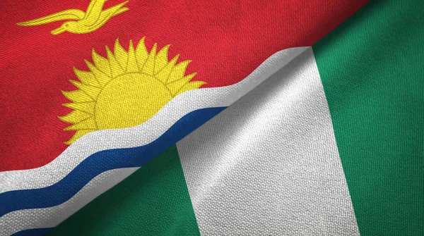 Kiribati y Nigeria dos banderas tela textil, textura de la tela — Foto de Stock