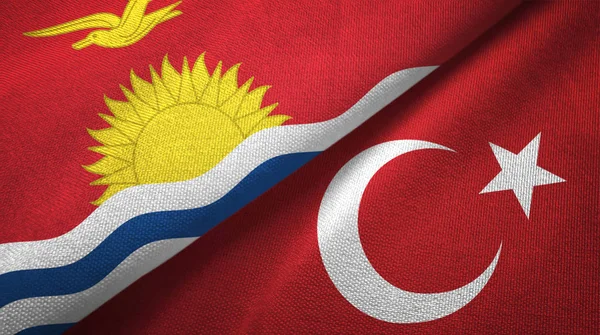 Kiribati y Turquía dos banderas tela textil, textura de la tela — Foto de Stock