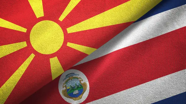 Macedonia del Norte y Costa Rica dos banderas tela textil, textura de la tela — Foto de Stock