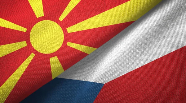 Macedonia del Norte y República Checa dos banderas tela textil, textura de la tela — Foto de Stock