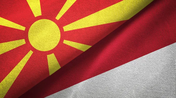 Macedonia del Norte e Indonesia dos banderas tela textil, textura de la tela — Foto de Stock