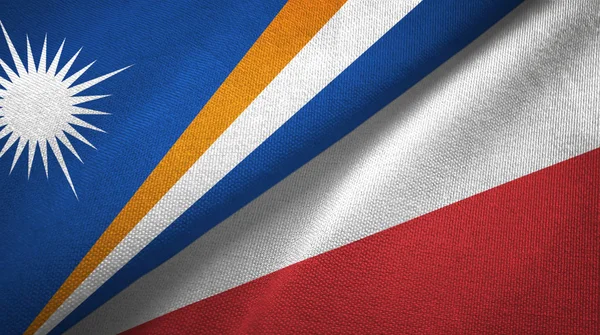 Νήσοι Μάρσαλ και Πολωνία δύο σημαίες ύφασμα υφασμάτων, υφή υφάσματος — Φωτογραφία Αρχείου