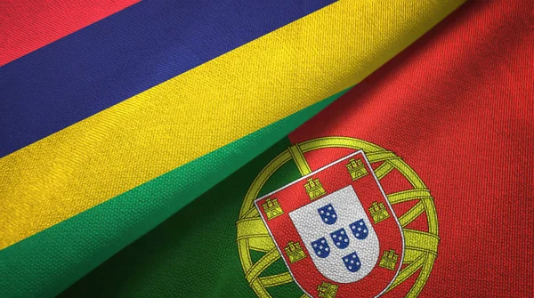 Mauritius und portugal zwei flaggen textilstoff, textur — Stockfoto