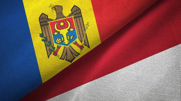 Moldavië en Indonesië twee vlaggen textiel doek, weefsel textuur — Stockfoto