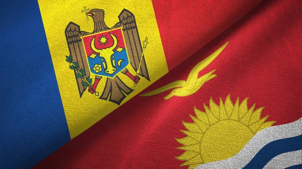 Moldavië en Kiribati twee vlaggen textiel doek, weefsel textuur — Stockfoto
