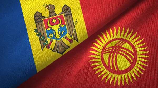 Moldavia y Kirguistán dos banderas tela textil, textura de la tela — Foto de Stock