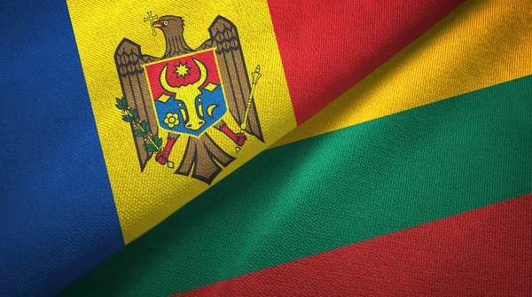 Moldávia e Lituânia duas bandeiras de pano têxtil, textura de tecido — Fotografia de Stock