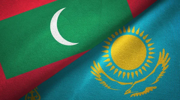 Maledivy a Kazachstán dvě vlajky textilní tkaniny, textura textilií — Stock fotografie