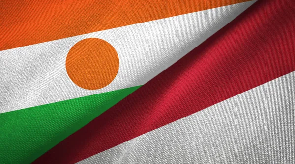 Níger e Indonésia duas bandeiras de pano têxtil, textura de tecido — Fotografia de Stock