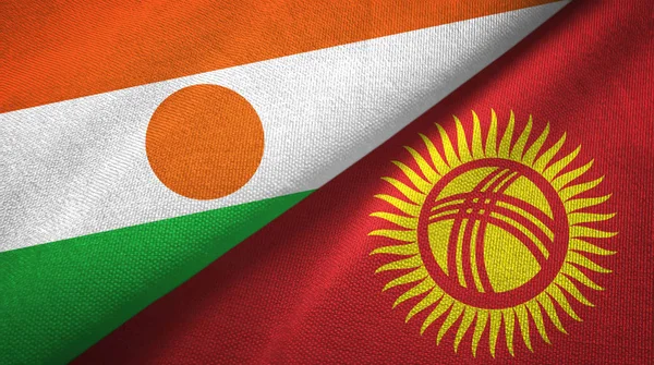 Níger y Kirguistán dos banderas tela textil, textura de la tela — Foto de Stock