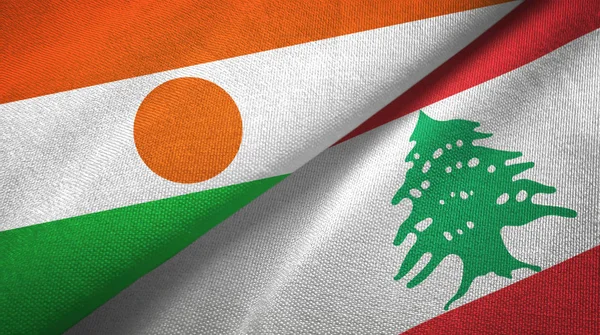 尼日尔和黎巴嫩两面旗帜纺织布，织物质地 — 图库照片