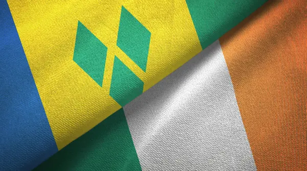 セントビンセントとグレナディーン諸島とアイルランドの2つの旗 — ストック写真