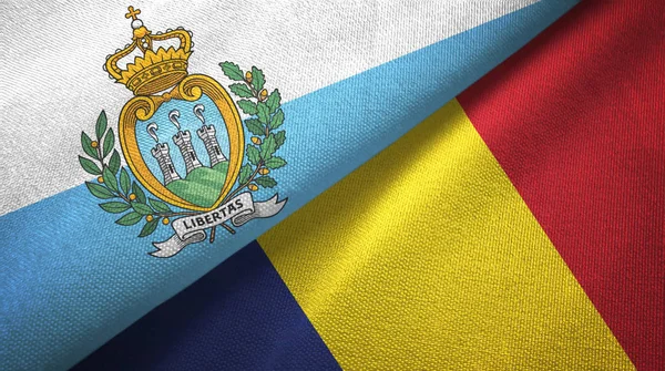 San Marino e Chade duas bandeiras de pano têxtil, textura de tecido — Fotografia de Stock
