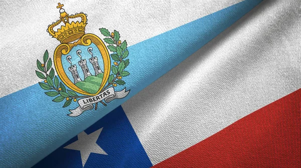 San Marino e Chile duas bandeiras de pano têxtil, textura de tecido — Fotografia de Stock