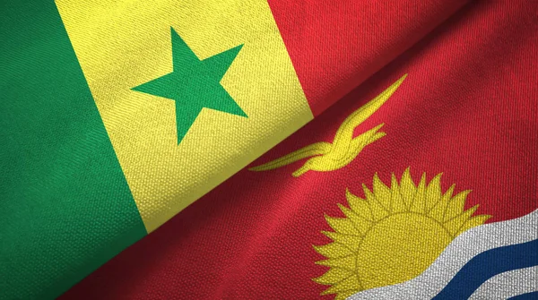 Senegal ve Kiribati iki bayraktekstil kumaş, kumaş doku