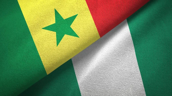 Senegal und Nigeria zwei Flaggen Textiltuch, Textilstruktur — Stockfoto