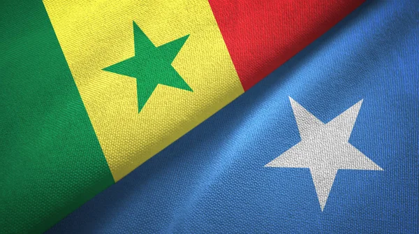 Senegal y Somalia dos banderas tela textil, textura de la tela — Foto de Stock