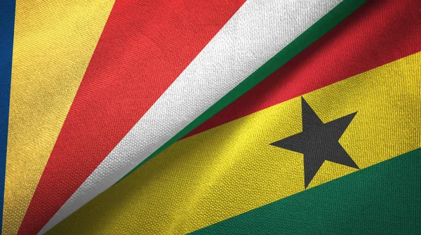 Seychellerna och Ghana två flaggor textil trasa, tyg konsistens — Stockfoto