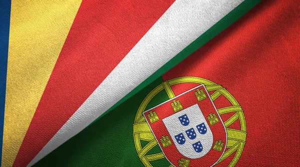 Seychellen und portugal zwei flaggen textilstoff, textur — Stockfoto