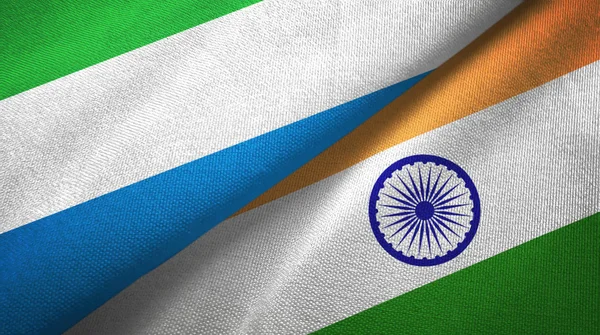 Σιέρα Λεόνε και Ινδία δύο σημαίες ύφασμα υφασμάτων, υφή υφάσματος — Φωτογραφία Αρχείου