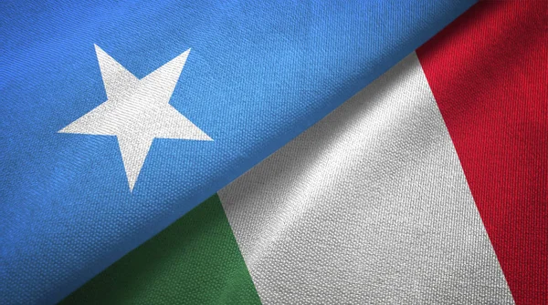 Сомали и Италии два флага текстильная ткань, текстура ткани — стоковое фото