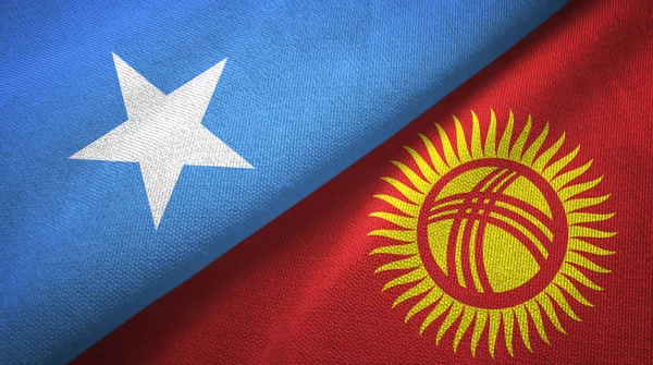 Somalia y Kirguistán dos banderas tela textil, textura de la tela — Foto de Stock
