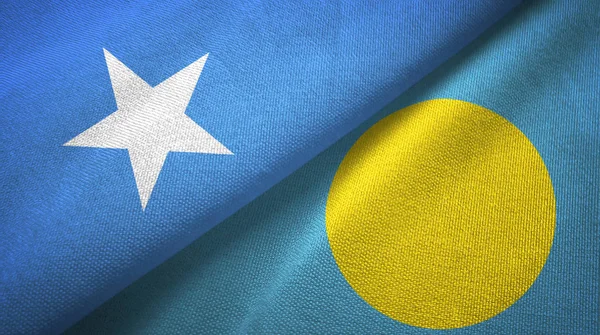 Σομαλία και Παλάου δύο σημαίες ύφασμα υφασμάτων, υφή υφάσματος — Φωτογραφία Αρχείου