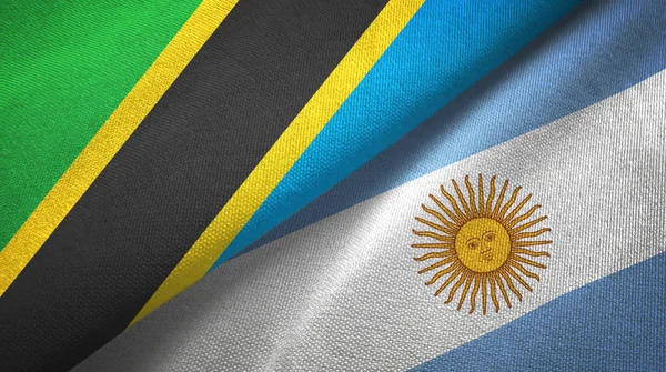 Tansania und Argentinien zwei Flaggen Textilstoff, Textur — Stockfoto
