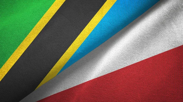 Tanzânia e Polônia duas bandeiras de pano têxtil, textura de tecido — Fotografia de Stock