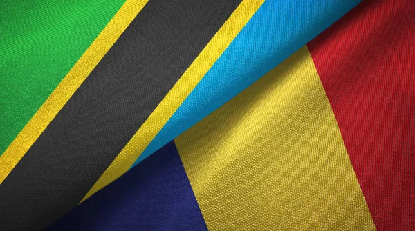Tanzanie et Roumanie deux drapeaux tissu textile, texture du tissu — Photo