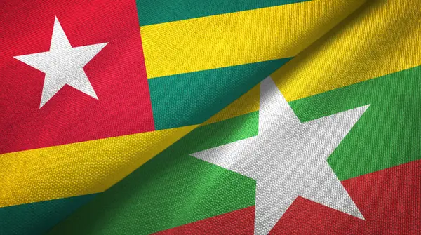 Togo e Myanmar due bandiere tessuto, tessitura del tessuto — Foto Stock