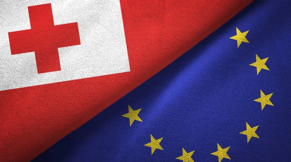 Tonga y la Unión Europea dos banderas tela textil, textura de la tela — Foto de Stock